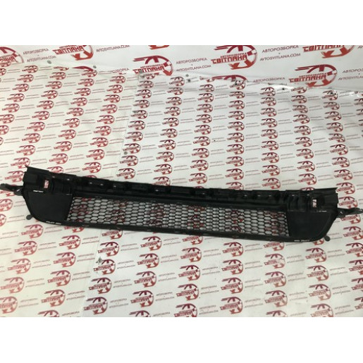 Решетка переднего бампера Renault Trafic III 2014-2021 622544919R